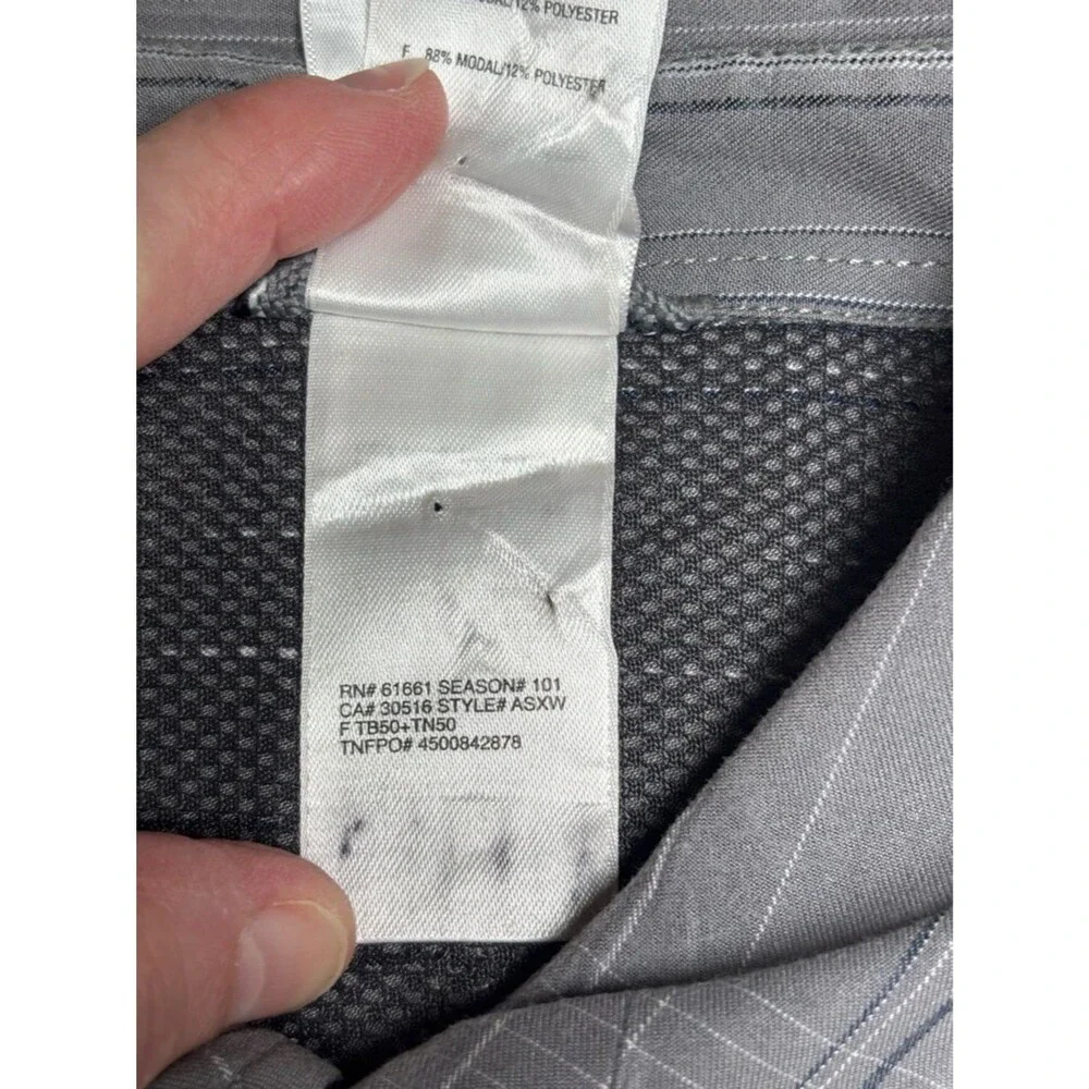 The North Face Vaporwick Gray/Wht/Blue Plaid Button-Up Vented Men’s L Shirt